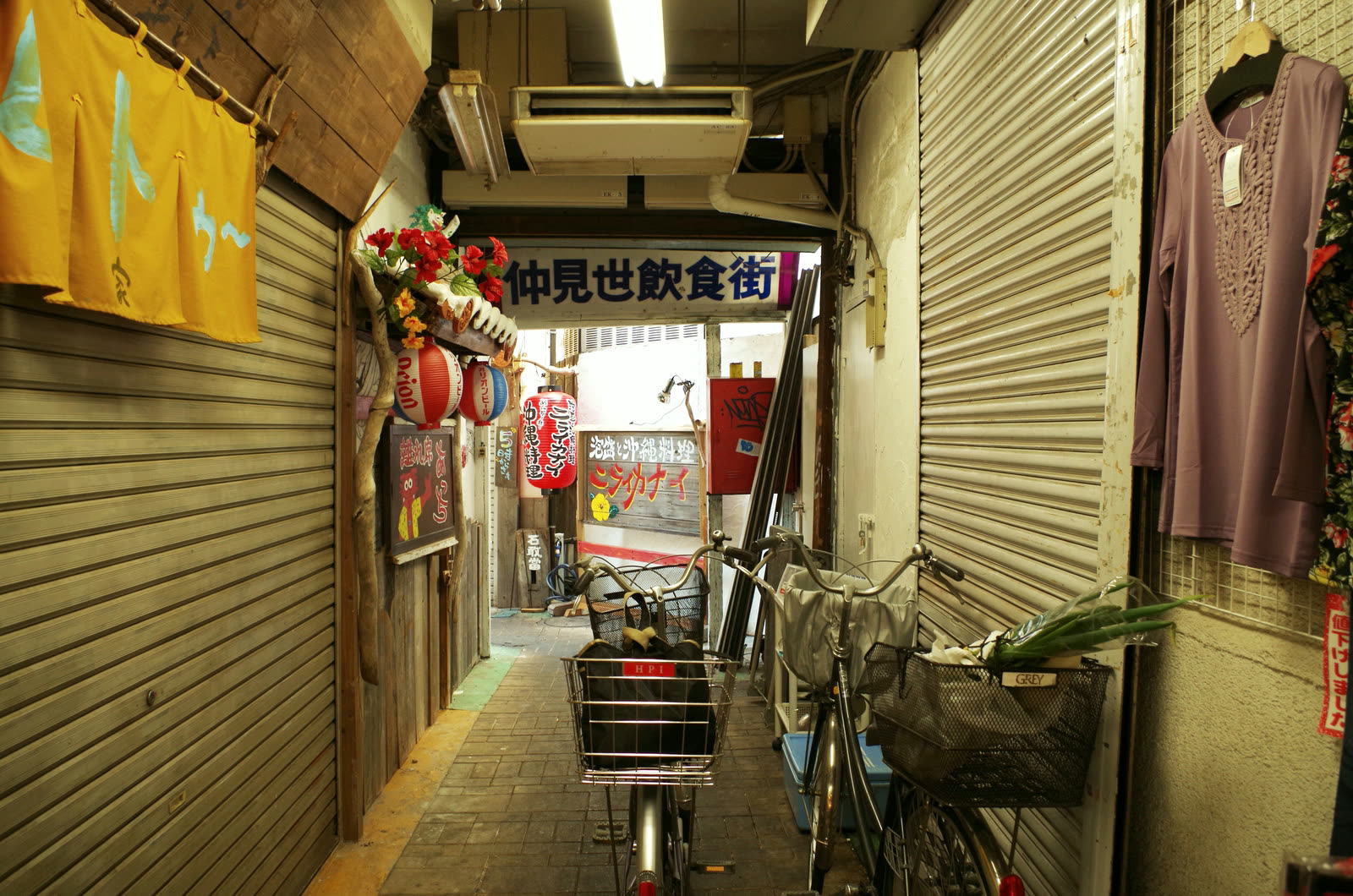 町田・仲見世飲食街の路地